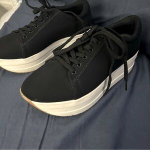 Vagabond black platform lace up shoe.